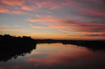 Fim de tarde sobre o rio Madre de Dios, em Puerto Maldonado, na amazônia peruana